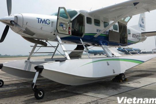 Fly from Ha Noi to Ha Long bay in 30 minutes