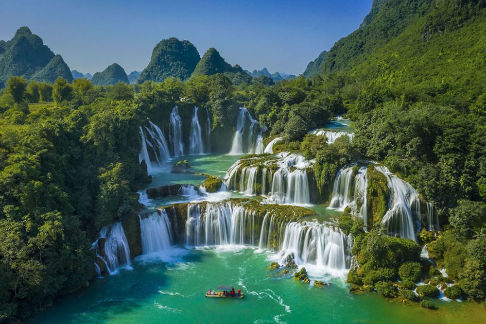 Ban Gioc Waterfall among world's 21 most beautiful