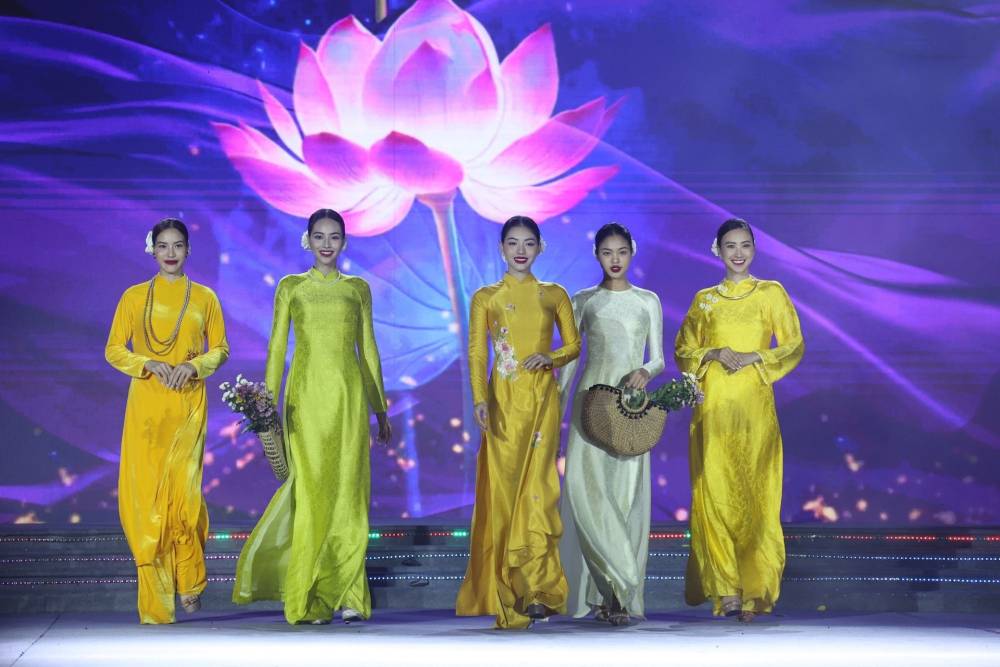 Hà Nội celebrates 70th Liberation Day with Áo dài Fesstival 2